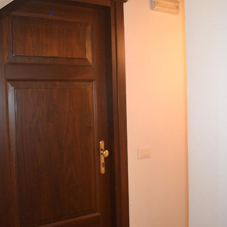 Suites Imperiali Guest House ローマ エクステリア 写真